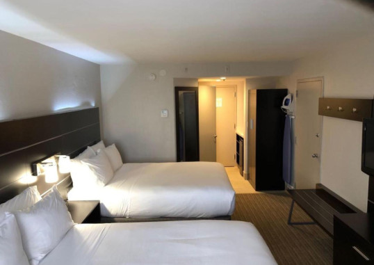 HOLIDAY INN EXPRESS & SUITES HIALEAH 13