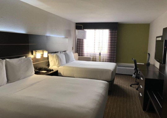HOLIDAY INN EXPRESS & SUITES HIALEAH 14