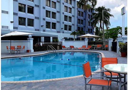 HOLIDAY INN EXPRESS & SUITES HIALEAH 15