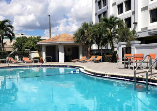 HOLIDAY INN EXPRESS & SUITES HIALEAH 16