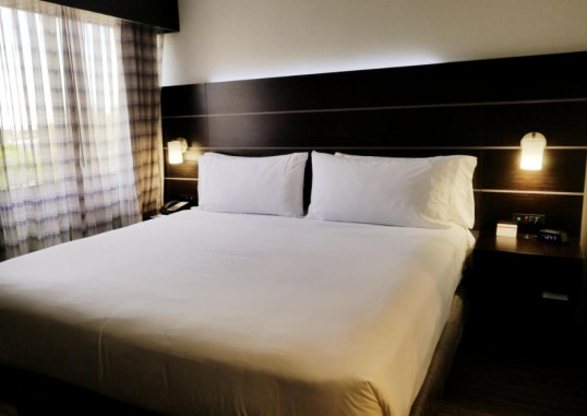 HOLIDAY INN EXPRESS & SUITES HIALEAH 3