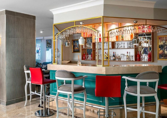 CLUB BIG BLUE SUITE 24