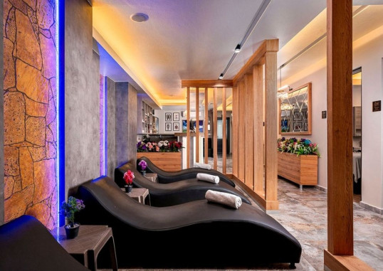 CLUB BIG BLUE SUITE 30