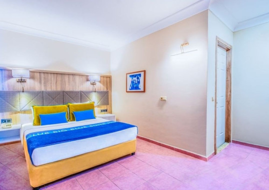 CLUB BIG BLUE SUITE 38