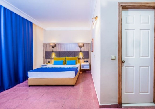 CLUB BIG BLUE SUITE 40
