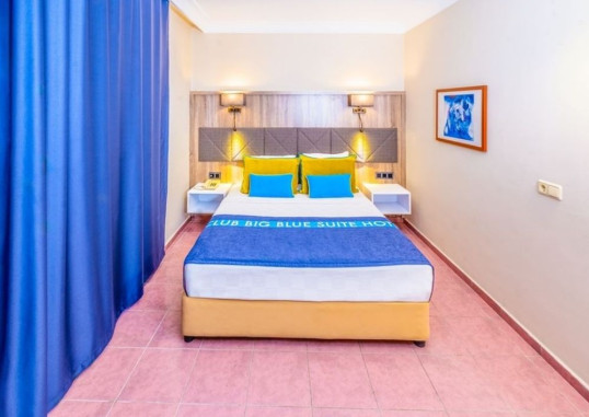 CLUB BIG BLUE SUITE 41
