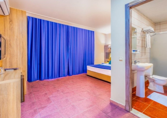 CLUB BIG BLUE SUITE 42
