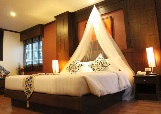 HEMINGWAY'S HOTEL 28
