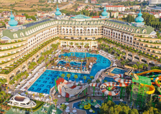 CRYSTAL SUNSET LUXURY RESORT & SPA 1