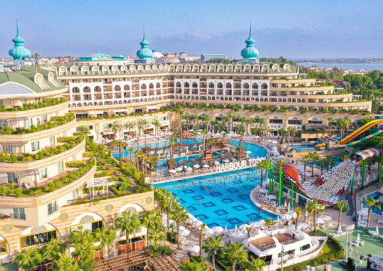 CRYSTAL SUNSET LUXURY RESORT & SPA 3