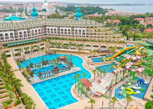 CRYSTAL SUNSET LUXURY RESORT & SPA 4