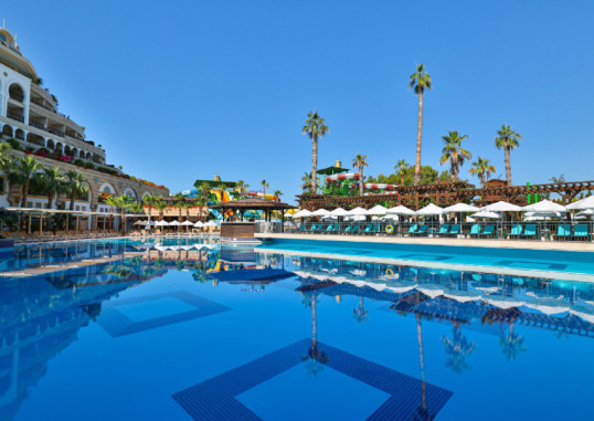 CRYSTAL SUNSET LUXURY RESORT & SPA 11