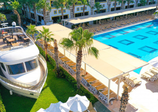 CRYSTAL SUNSET LUXURY RESORT & SPA 13