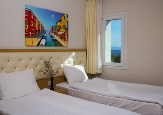 DRAGUT POINT NORTH 13