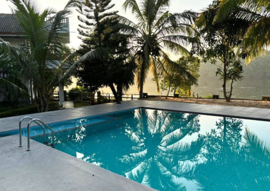 HIDEAWAY LODGE 2
