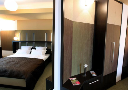 HOTEL AMBIANCE 3