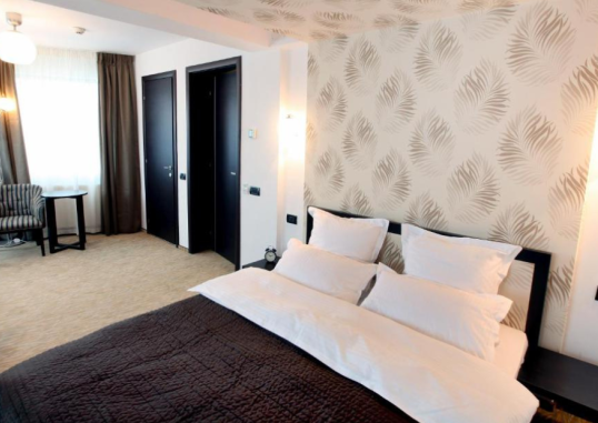 HOTEL AMBIANCE 5
