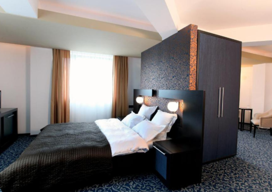 HOTEL AMBIANCE 6