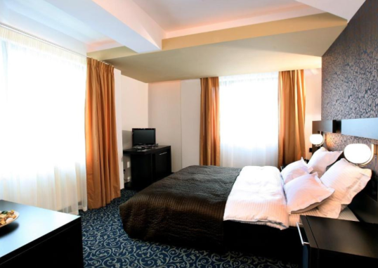 HOTEL AMBIANCE 7