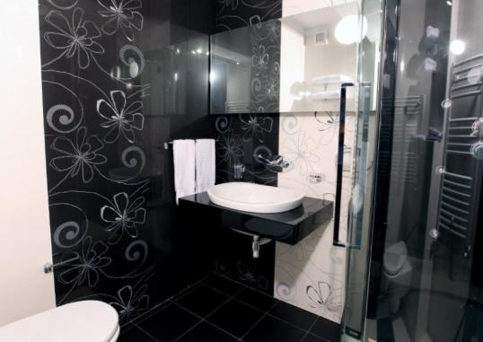 HOTEL AMBIANCE 11