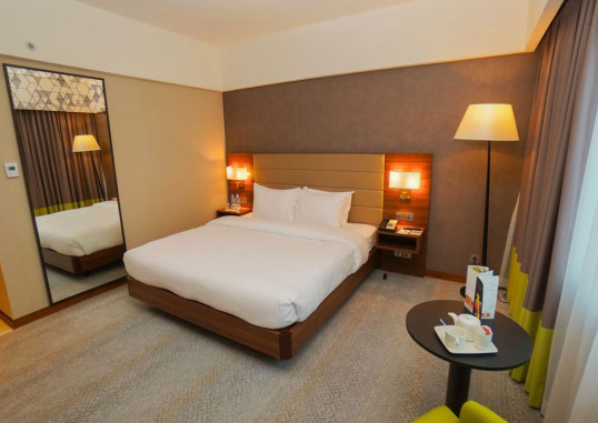 THE GRAND LUX HOTEL 11