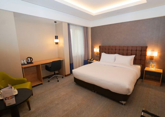 THE GRAND LUX HOTEL 12