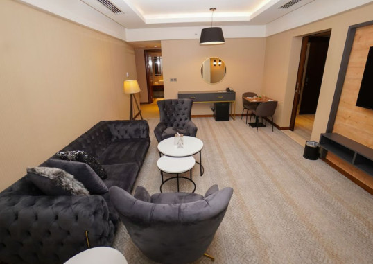 THE GRAND LUX HOTEL 17