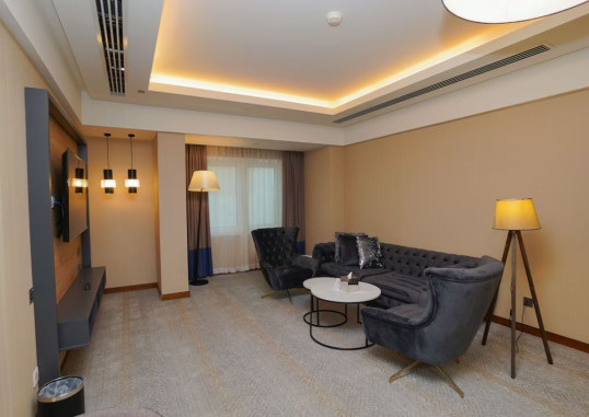 THE GRAND LUX HOTEL 18