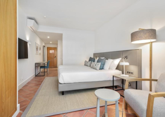 THE PATIO SUITE HOTEL 9