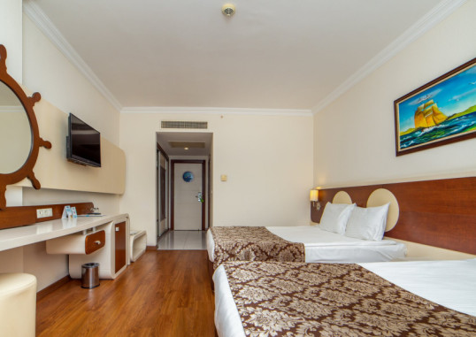 TRANSATLANTIK HOTEL & SPA 12