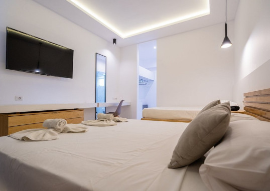 LARDOS BAY 21