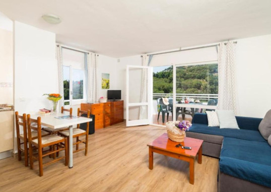 ELS LLORERS APARTAMENTOS 8