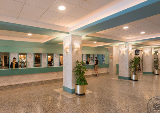 H TOP ROYAL STAR LLORET 22