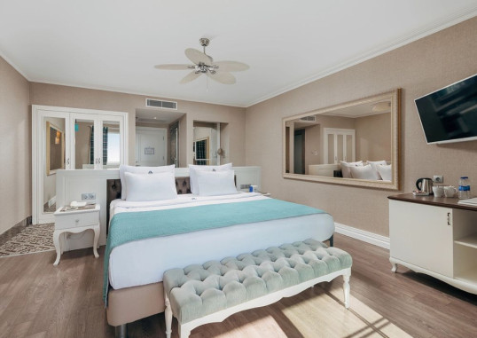 Deluxe Room with Jacuzzi 1