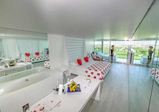 Deluxe Room 4