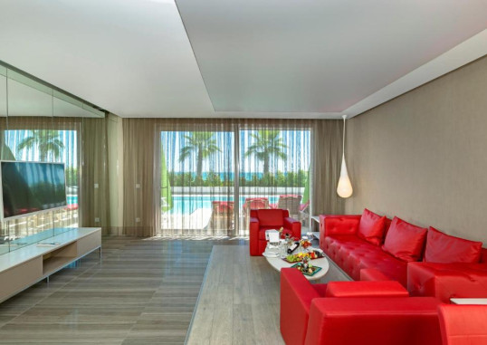 Adam Villa 8