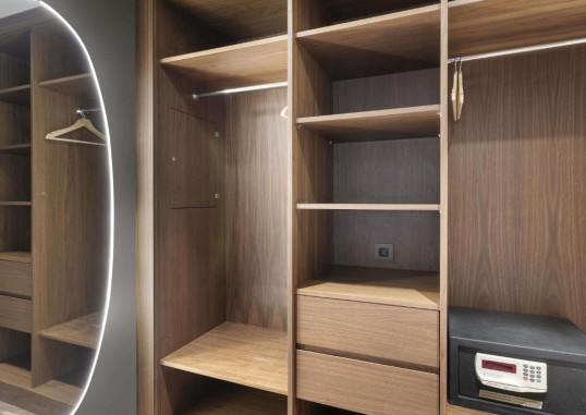 Marine Suite 8