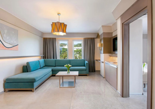 Deluxe Suite Sea View 2