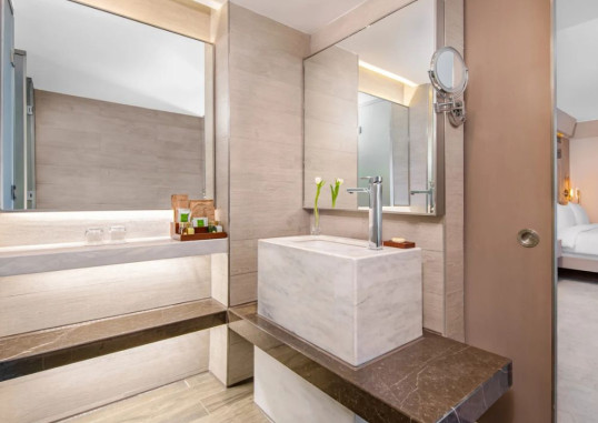 Deluxe Suite Sea View 3