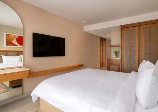Deluxe Family Suite 2