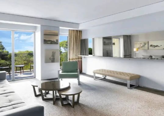 Deluxe Suite 2