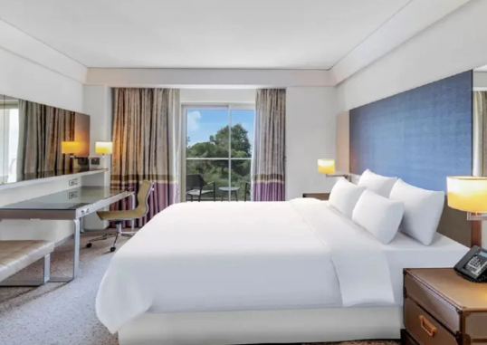 Deluxe Suite 3