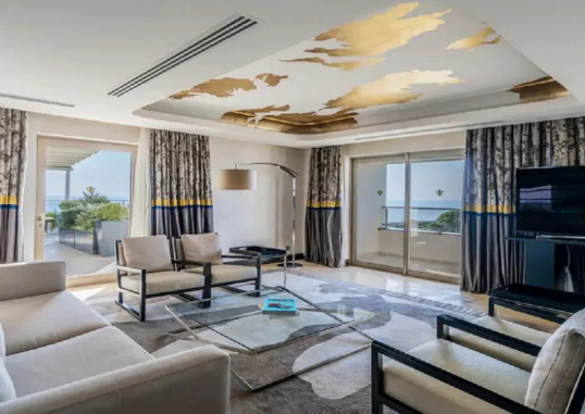 Queen Suite 1