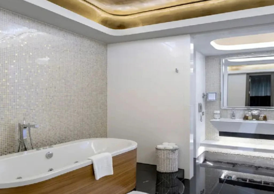 Queen Suite 7
