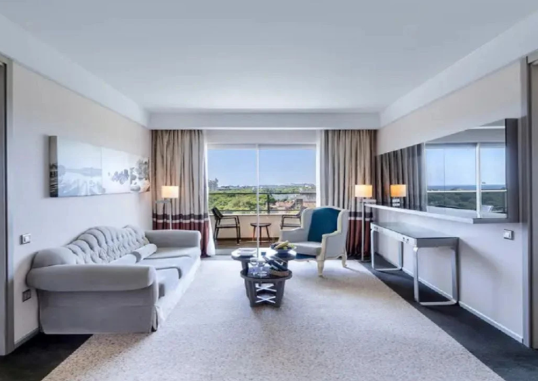 Queen Suite 8