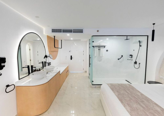 Deluxe SSV Room 2