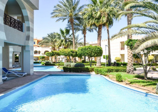 Swim Up Room 5