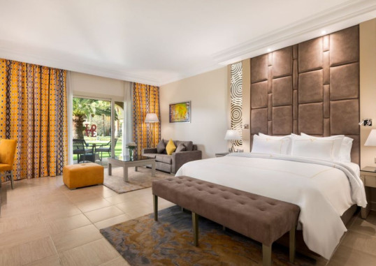 Deluxe Room King Bed 1