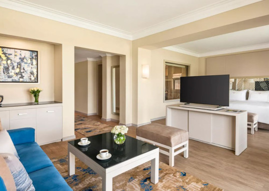 Junior Suite King Bed 2