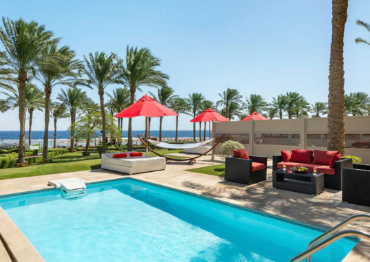 Swim-Up Suite 4